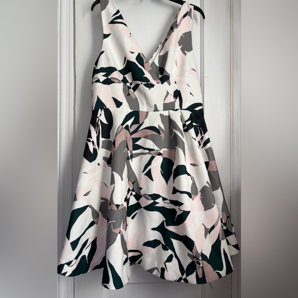 Cooper St Abstract Floral Fit & Flare V-Neck A-Line Mini Dress Size: 10 - Picture 2 of 7